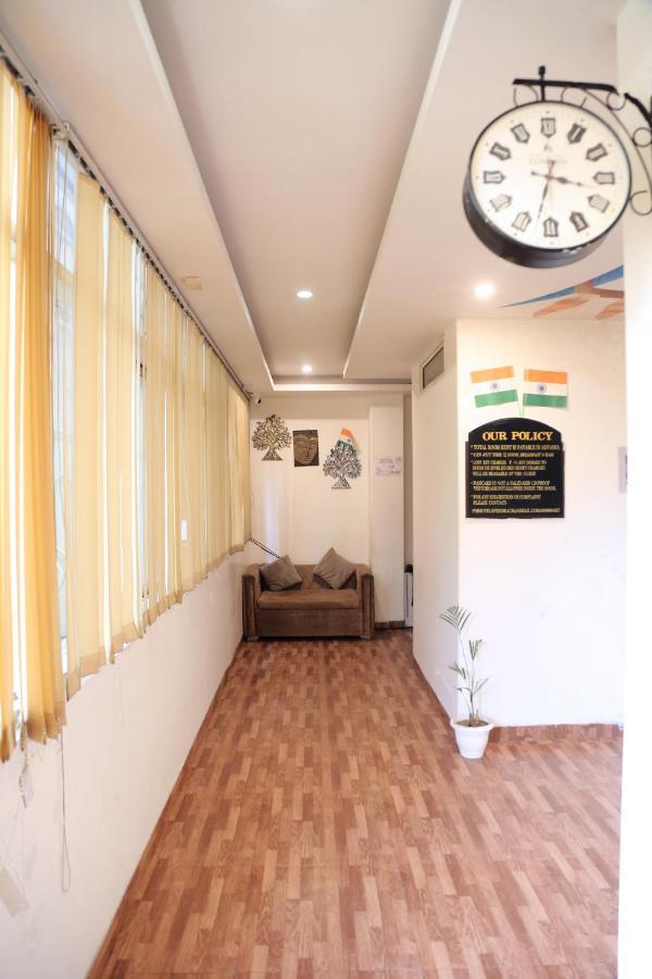 Hotel Plazzo Igi Új-Delhi Kültér fotó