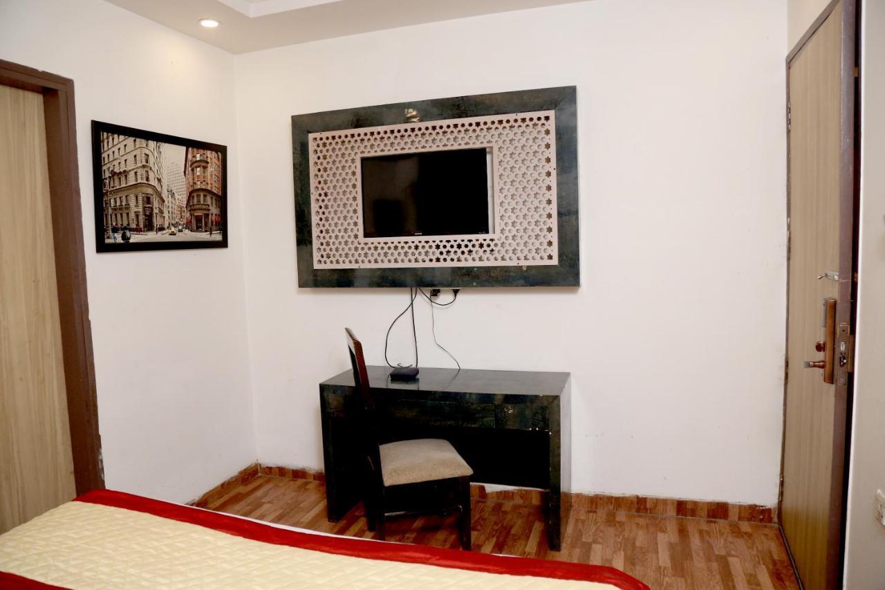 Hotel Plazzo Igi Új-Delhi Kültér fotó